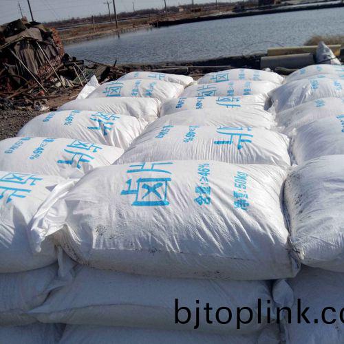 氯(lv)化(hua)鎂(mei)滷片髮貨(huo)現場(chang)